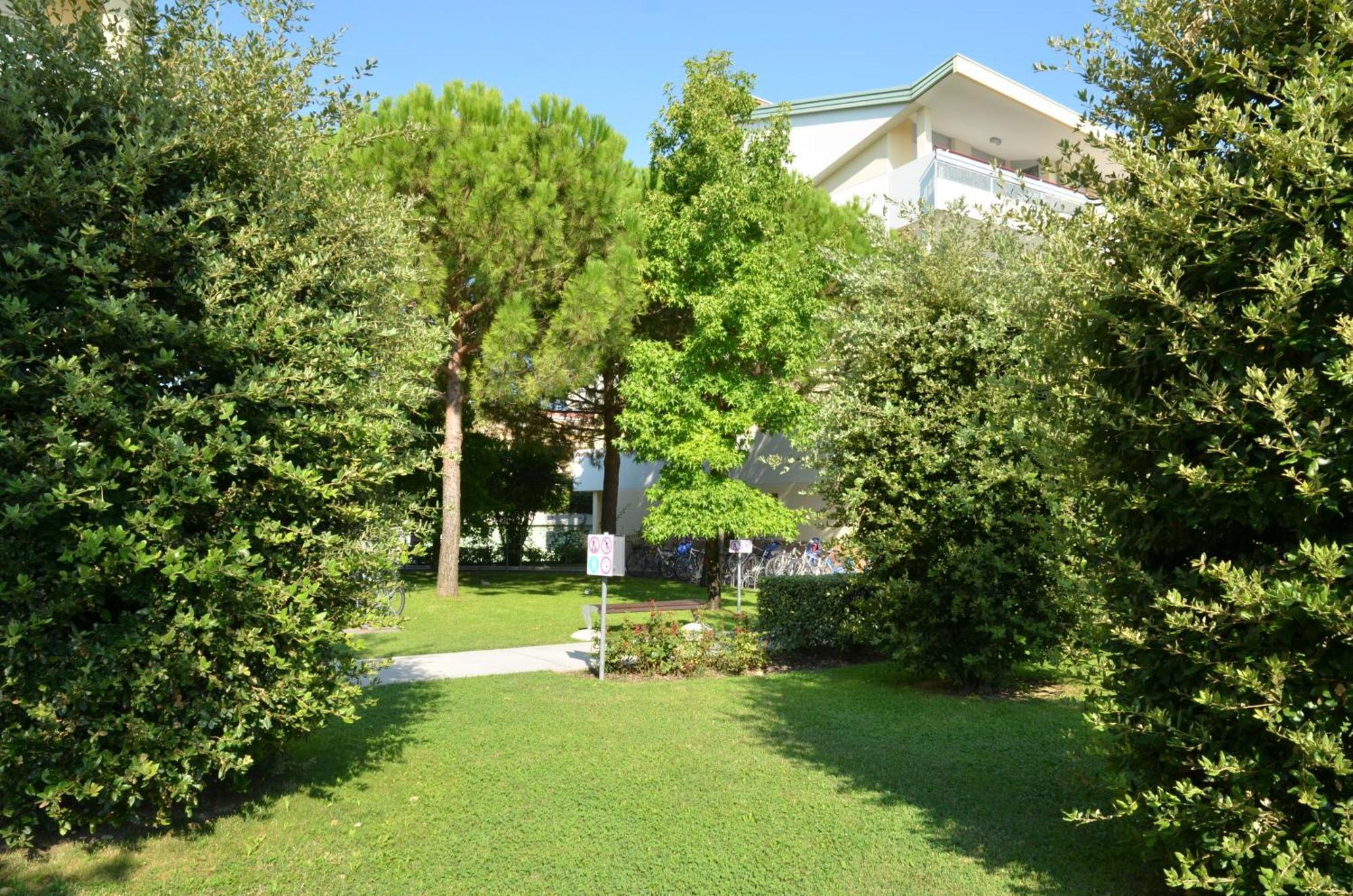 Villaggio Planetarium Resort Bibione Exterior foto