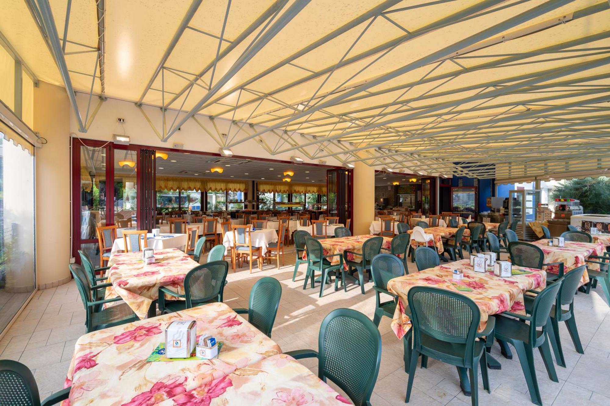Villaggio Planetarium Resort Bibione Exterior foto