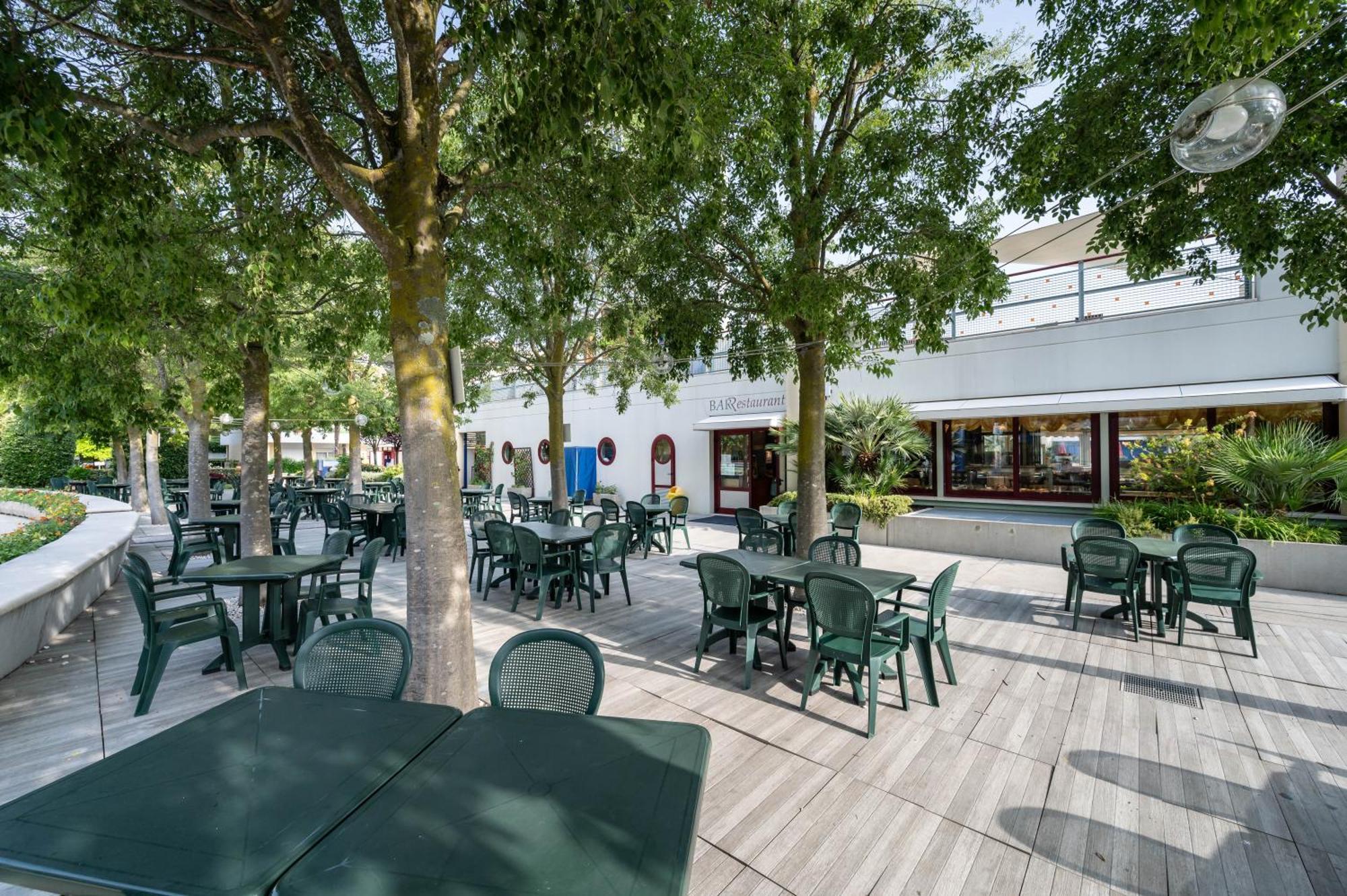 Villaggio Planetarium Resort Bibione Exterior foto